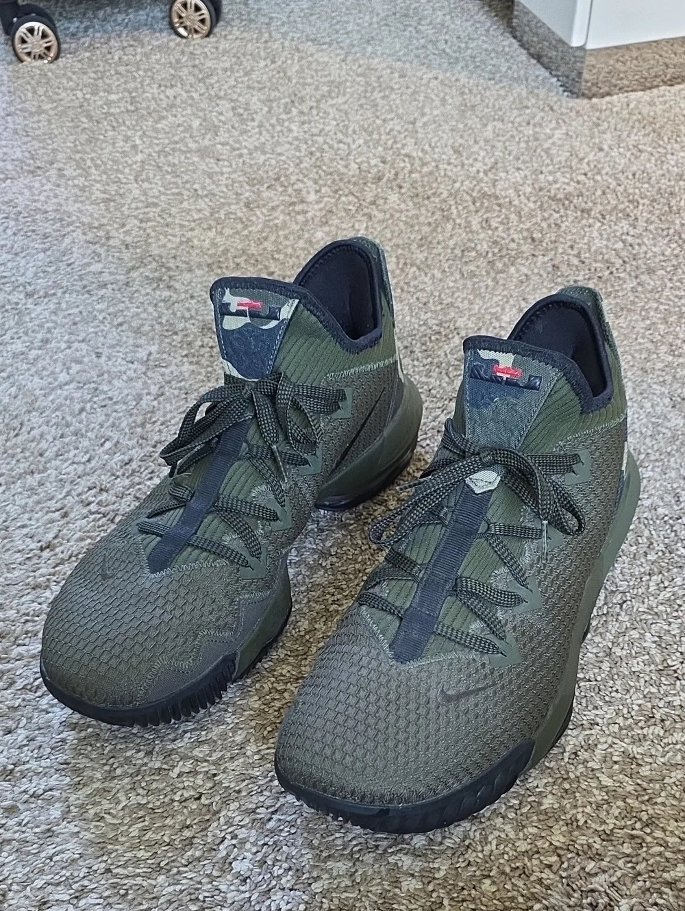 Nike-LeBron 16 Low 'Camo